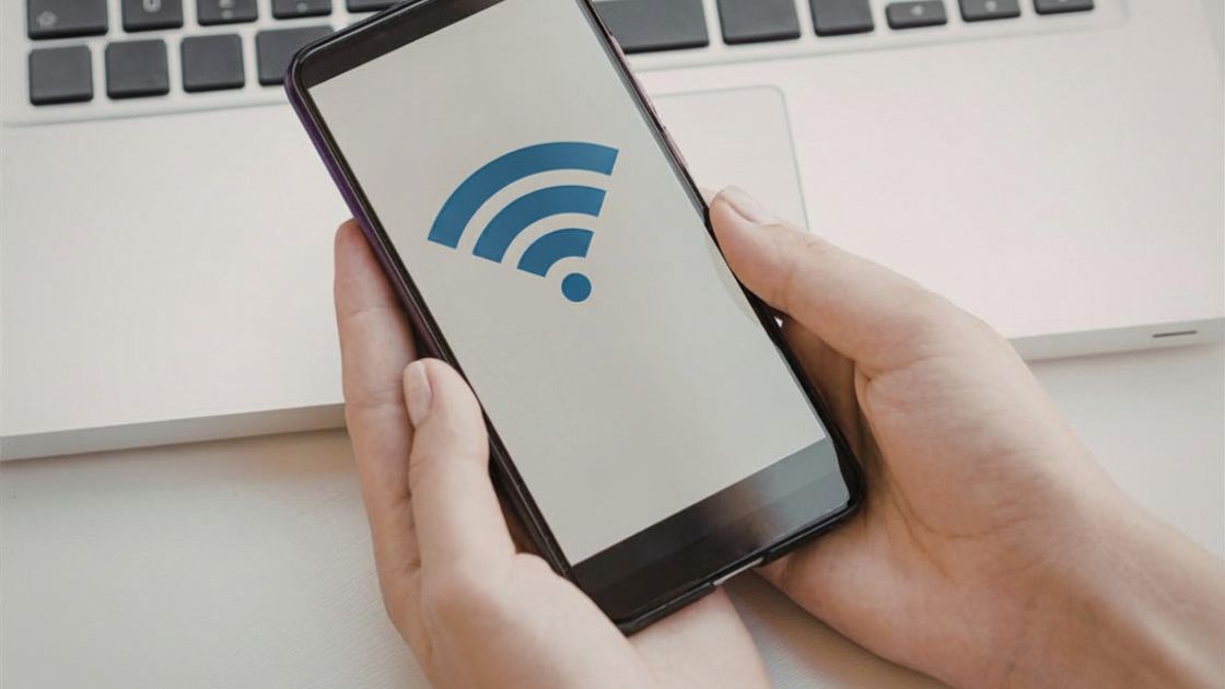 Cheapest Phone Plans with Hotspot Data (From $15/Month)